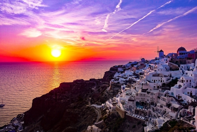 旅サラダmemo ギリシャ 山本エンナさんのサントリーニ島で世界一美しい夕日に出会う旅 Memoruのいろは